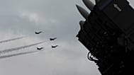 Un système israélien de défense missiles sol-air (premier plan)