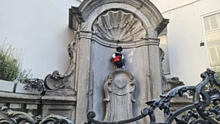 Μάνεκεν Πις ντυμένο με κυπριακή βράκα