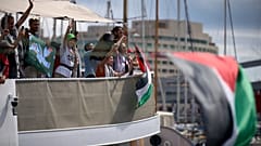 قارب يشارك في أسطول مدني متجه إلى غزة لكسر الحصار الإسرائيلي في إسبانيا، الأحد 31 أغسطس 2025.