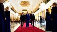 Danimarka Başbakanı Mette Frederiksen, İspanya Başbakanı Pedro Sanchez ve Fransa Cumhurbaşkanı Emmanuel Macron, Christiansborg Sarayı’nda yürürken, 1 Ekim 2025