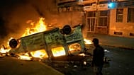 Lángoló autók Rabat utcáin