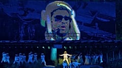 Bad Bunny actúa durante su concierto final en el Coliseo José Miguel Agrelot en San Juan, la capital de Puerto Rico, el 20 de septiembre de 2025.