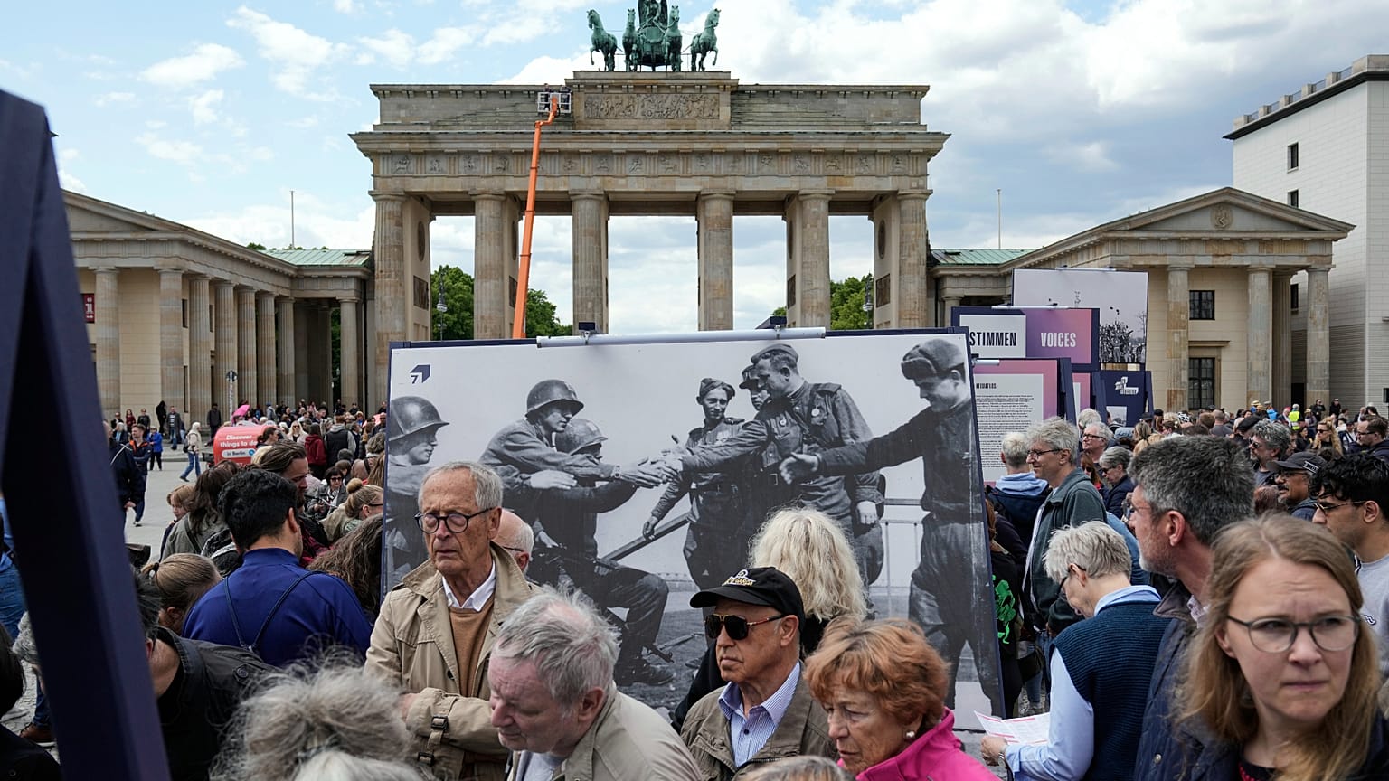 Tag der Deutschen Einheit - Experten fordern Aufrüstung: "rasch"