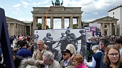 Tag der Deutschen Einheit - Experten fordern Aufrüstung: "rasch"