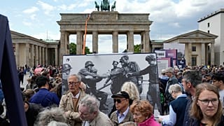 Tag der Deutschen Einheit - Experten fordern Aufrüstung: "rasch"