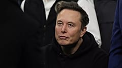 Элон Маск присутствует на финале чемпионата NCAA по борьбе, суббота, 22 марта 2025 года, в Филадельфии.