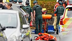 Services d'urgence sur les lieux d'une agression à l'arme blanche à la synagogue Heaton Park Hebrew Congregation, à Crumpsall, Manchester, Angleterre, le 2 octobre 2025.