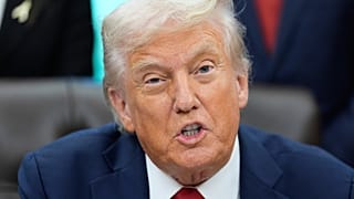 الرئيس دونالد ترامب يتحدث في المكتب البيضاوي بالبيت الأبيض، يوم الثلاثاء 30 سبتمبر 2025، في واشنطن