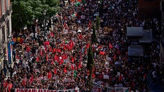 Estudiantes protestan durante una manifestación pro palestina en Madrid, España, el jueves 2 de octubre de 2025, en solidaridad con la Flotilla Global Sumud.