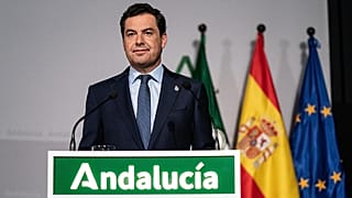 Juanma Moreno, en una foto de archivo, mientras realizaba una declaración institucional