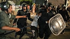 الاحتجاجات الشبابية المطالبة بإصلاحات في قطاعي الصحة والتعليم تتحول إلى أعمال عنف في مدينة سلا بالمغرب،