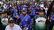 Manifestantes armados en Venezuela.