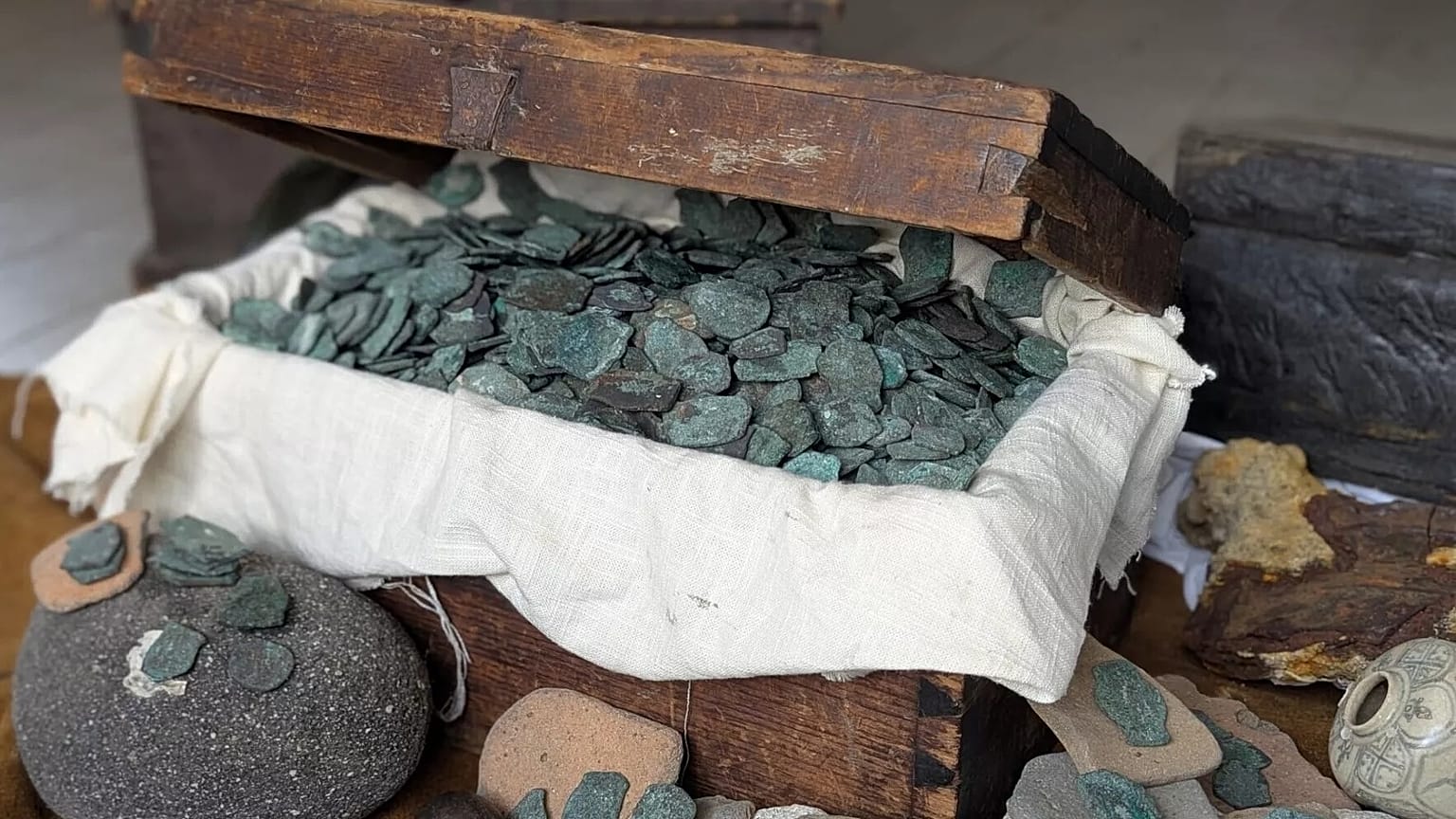 Des pièces de monnaie espagnoles découvertes dans une épave au large de la côte atlantique de la Floride en 2025