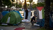 Les manifestants pro-palestiniens se réveillent à côté de leurs tentes