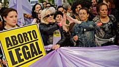 Manifestantes num protesto a favor do aborto.