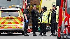 Les services d'urgence sur les lieux d'une agression au couteau à la synagogue Heaton Park Hebrew Congregation à Crumpsall, Manchester, Angleterre, le 2 octobre 2025.