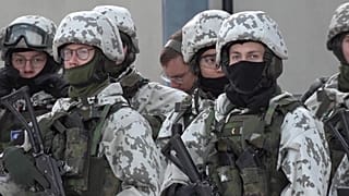 De jeunes soldats Finlandais à l'entrainement