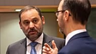 El ministro de Transportes José Luis Ábalos (centro), en una reunión de ministros de Transporte de la UE en Bruselas, el lunes 2 de diciembre de 2019.