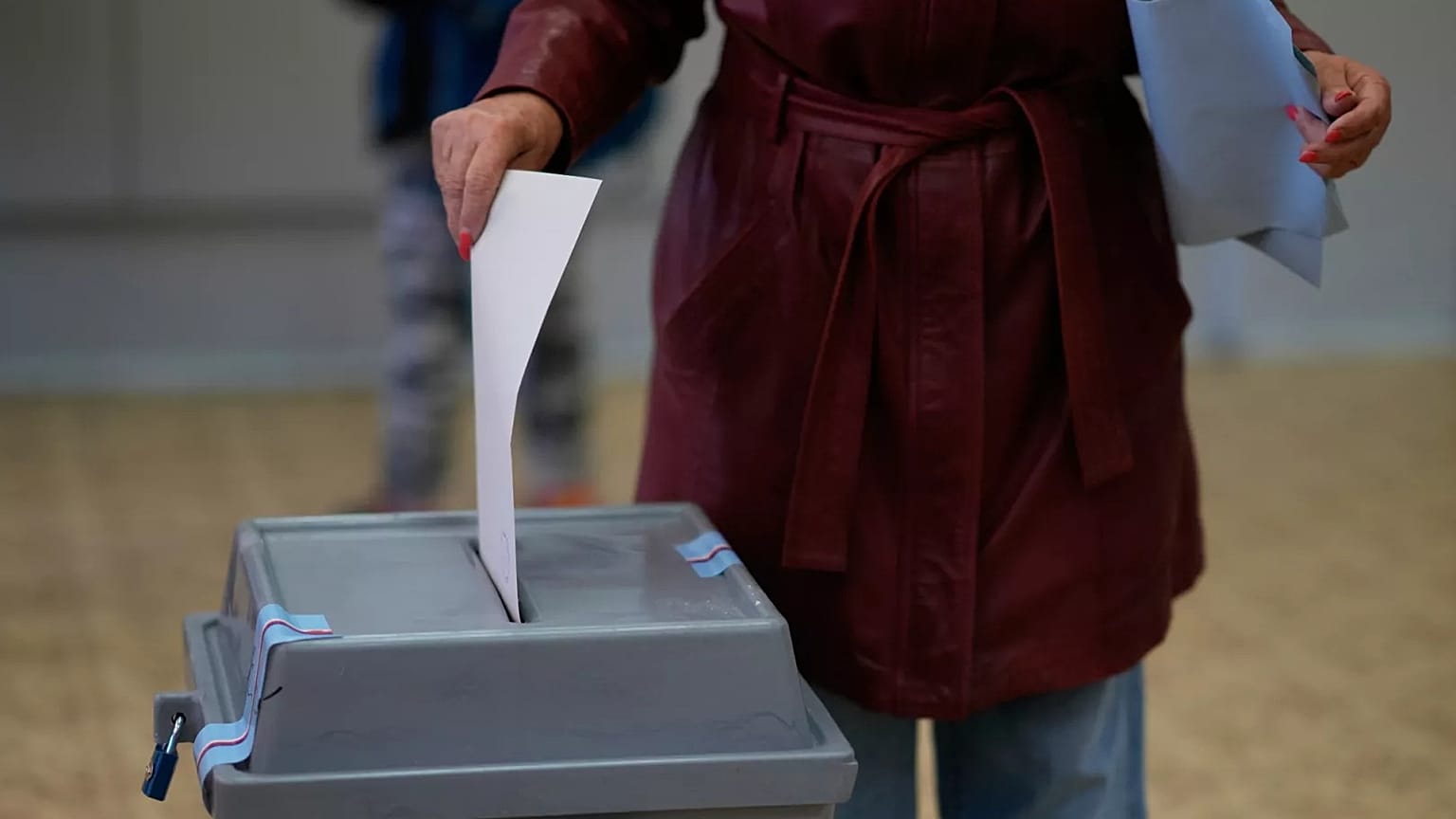 A woman casts her ballot for a general election at a poling station in Brno, 3 October, 2025