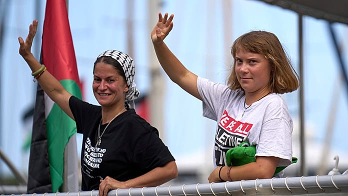 Flotilla: 137 attivisti arrivati a Istanbul, Thunberg umiliata avvolta nella bandiera di Israele