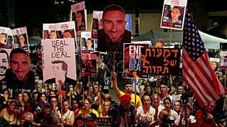 "Seal the deal" ou "Concluez l'accord", un slogan des familles des otages.