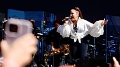 Gloria Estefandurante el concierto en Madrid el 5 de cotubre de 2025 en la celebración de la Hispanidad.