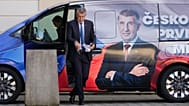 Andrej Babis, az ANO vezetője megérkezik az elnöki palotához október 5-én
