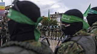 Hamász-terroristák februárban Gáza egyiptomi határánál, Rafahban