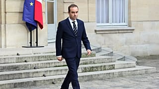 Sébastien Lecornu demitiu-se esta segunda-feira