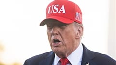 الرئيس دونالد ترامب يتحدث إلى الصحفيين عند وصوله إلى البيت الأبيض في واشنطن، يوم الأحد 5 أكتوبر 2025.