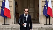 Le Premier ministre français sortant, Sébastien Lecornu, arrive pour faire sa déclaration à l'Hôtel Matignon à Paris, le lundi 6 octobre 2025