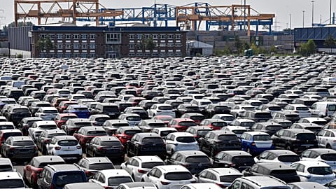 Blick in den Rückspiegel - Droht mit dem Verbrenner-Aus das Branchen-Aus für die Automobilindustrie?