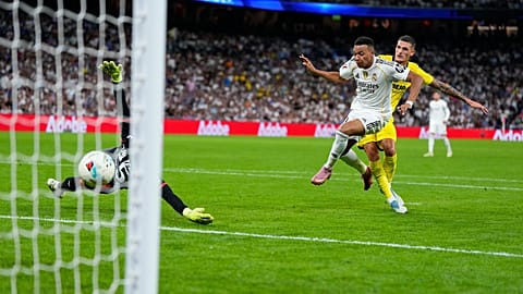 Kylian Mbappe, Santiago Bernabeu'da Real Madrid formasıyla Villarreal karşısında, 4 Ekim 2025
