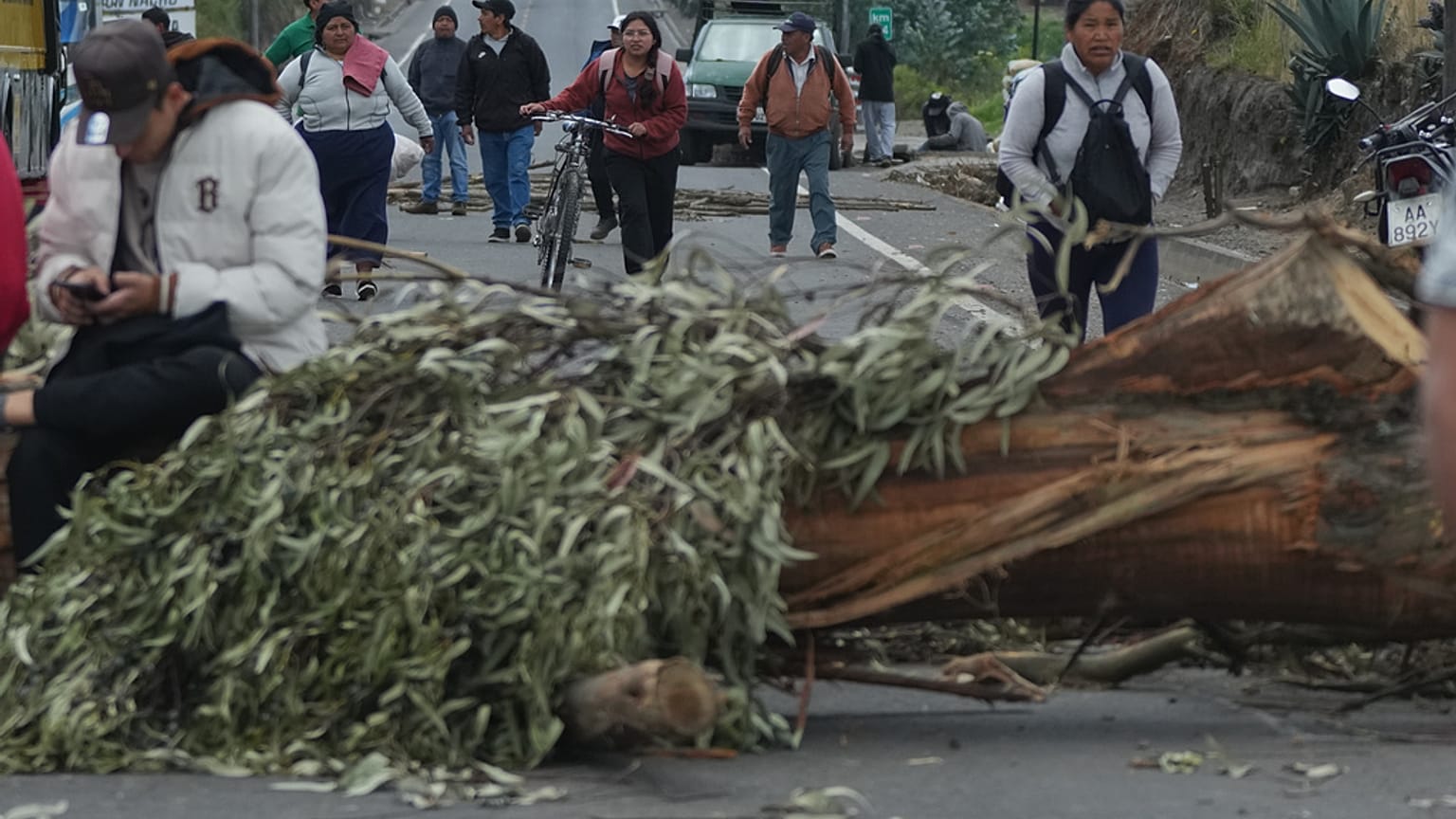 Tüntetők úttorlasza Ecuadorban