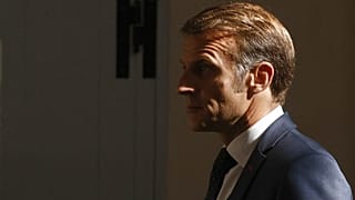 Le président français Emmanuel Macron assiste à la cérémonie d'inauguration des tours de la cathédrale Notre-Dame de Paris, vendredi 19 septembre 2025.