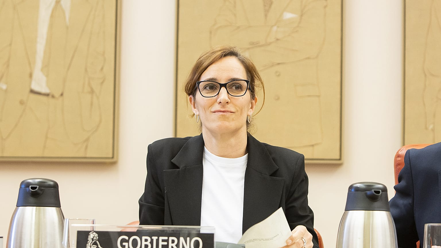 Mónica García, durante una rueda de prensa en el Congreso de los Diputados.