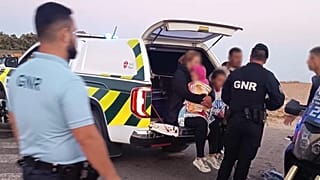 Os migrantes marroquinos desembarcaram a 9 de agosto na praia da Boca do Rio, no concelho de Vila do Bispo, distrito de Faro