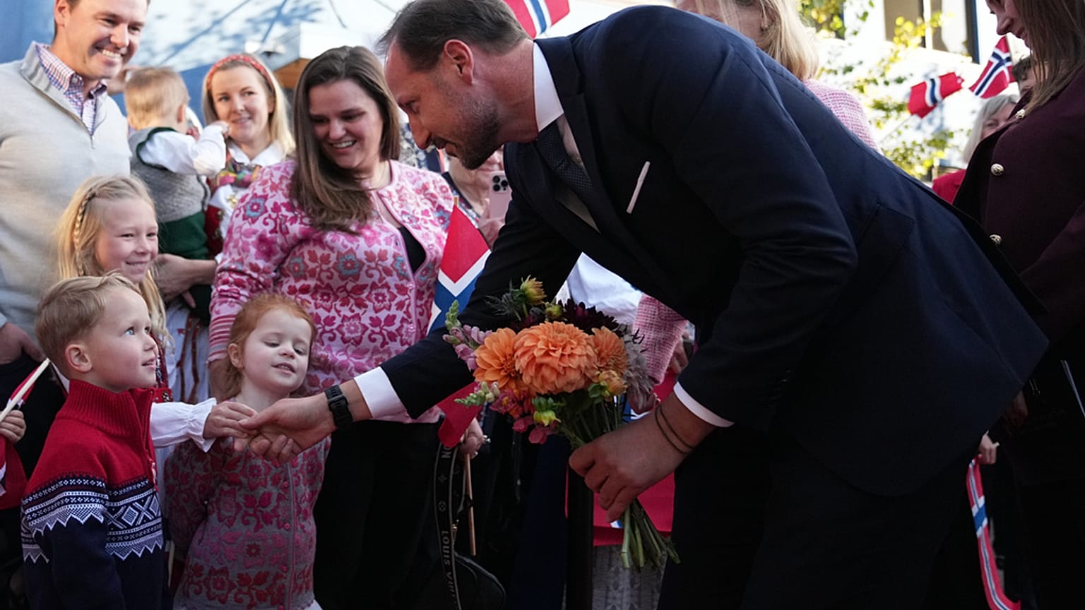 Norveç Prensi Haakon, Minneapolis’teki Norveç Evi’ne geldi, 7 Ekim 2025