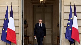 Sebastien Lecornu, primer ministro en funciones, momentos antes de dar su discurso de dimisión en el Palacio Matignon de París, el lunes 6 de octubre de 2025
