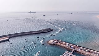  چهارشنبه، ۲ آگوست ۲۰۲۳، قایق‌های تندروی سپاه در حال حرکت در طول رزمایشی در خلیج فارس هستند.
