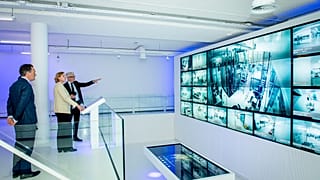 A visit of EU Tech Commissioner Henna Virkkunen to the ASML experience center.