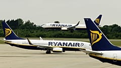 Auf diesem Foto vom Dienstag, dem 21. Juli 2009, sind Ryanair-Flugzeuge am Flughafen Stansted in England zu sehen.