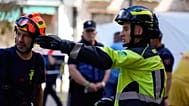 El personal de emergencia en torno al colapso del edificio de Hileras, 4, en Madrid el 7 de octubre de 2025.