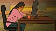 صورة تعبيرية تظهر فتاة تجلس خلف مكتبها تعاني من التعب