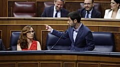 Ο Pablo Bustinduy, υπουργός Καταναλωτικών Υποθέσεων και υποστηρικτής των προστίμων κατά των εταιρειών χαμηλού κόστους, κατά τη διάρκεια ομιλίας του στο Κογκρέσο στις 18 Ιουνίου. 