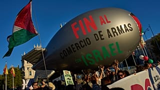 Manifestantes pro-palestinos durante una protesta en Madrid, España, el sábado 4 de octubre de 2025.