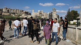 سكان من حي الشيخ مقصود بحلب يغادرون الحي بعد اشتبكات بين قوات سوريا الديمقراطية والأمن العام التابع لحكومة دمشق 7 أكتوبر 2025