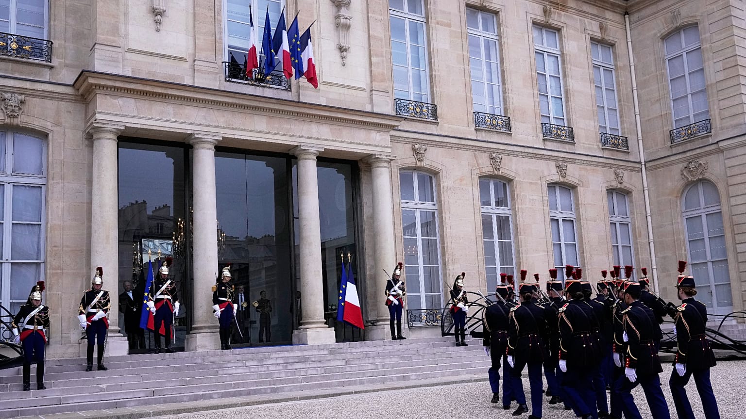 Republican Guards prepare for welcoming at the presidential Élysée Palace, Wednesday 8 October 2025 in Paris.