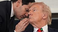 Bu karede ABD Dışişleri Bakanı Marco Rubio ile ABD Başkanı Donald Trump konuşurken görülüyor, 8 Ekim 2025