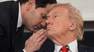 Bu karede ABD Dışişleri Bakanı Marco Rubio ile ABD Başkanı Donald Trump konuşurken görülüyor, 8 Ekim 2025